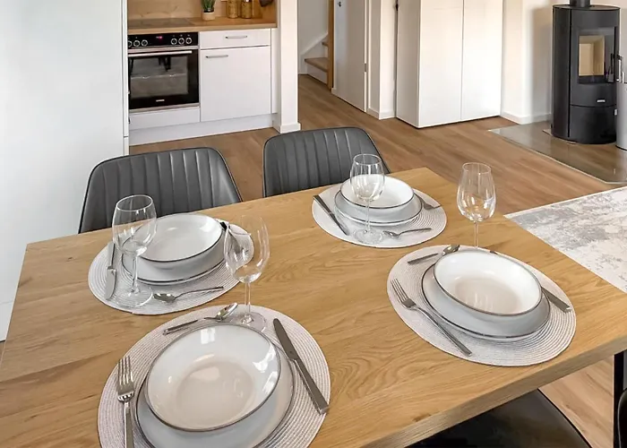 House Nyaraló Tossens